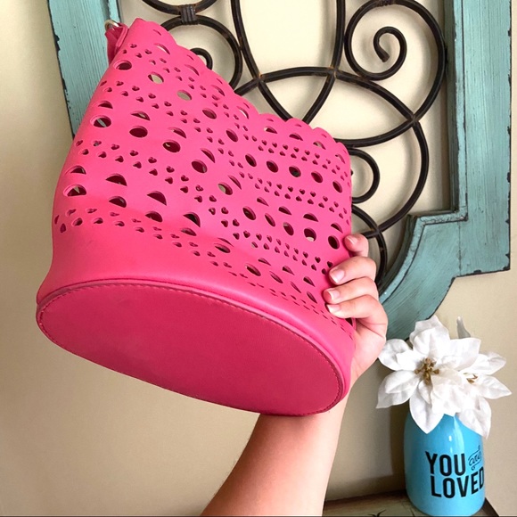 SOLD 🔴 Neiman Marcus | Pink Bucket Bag - Picture 9 of 10